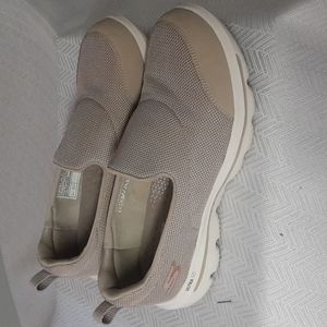 Sketches Go Walk tennis shoes